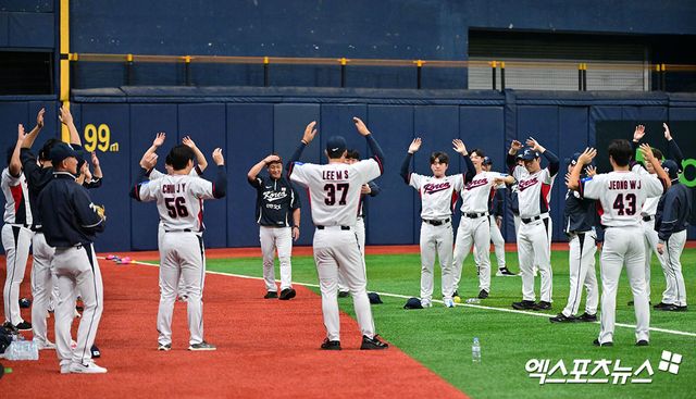 7일 오후 서울 구로구 고척스카이돔에서 진행된 야구 국가대표팀 훈련에 참석한 투수 선수들이 훈련에 임하고 있다. 엑스포츠뉴스 DB
