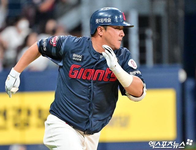 롯데 자이언츠 베테랑 정훈이 2025시즌을 끝으로 현역 은퇴를 선언했다. 정훈은 프로 통산 1476경기 타율 0.271(4211경기 1143안타) 80홈런 532타점 76도루 OPS 0.742의 성적을 남겼다. 엑스포츠뉴스 DB