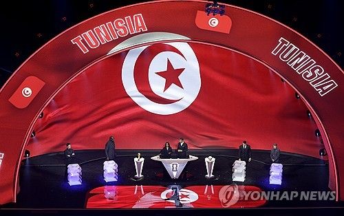 홍명보 감독이 이끄는 대한민국 축구 대표팀이 3월 유럽 원정길에 유럽 한 팀, 그리고 아프리카 한 팀과 만날 전망이다.&nbsp; 다만 일본이 추진 중인 것처럼 유럽 두 팀과의 평가전에는 실패해 아쉬움이 남을 수 있다.&nbsp; 아랍 매체 윈윈스포츠가 지난 15일(한국시간) 튀니지 국가대표팀이 다가오는 2026 국제축구연맹(FIFA) 북중미 월드컵(캐나다-미국-멕시코 공동 개최)을 앞두고 두 개의 큰 팀을 상대할 거라며 한국과 캐나다를 언급해 보도했다.&nbsp;연합뉴스