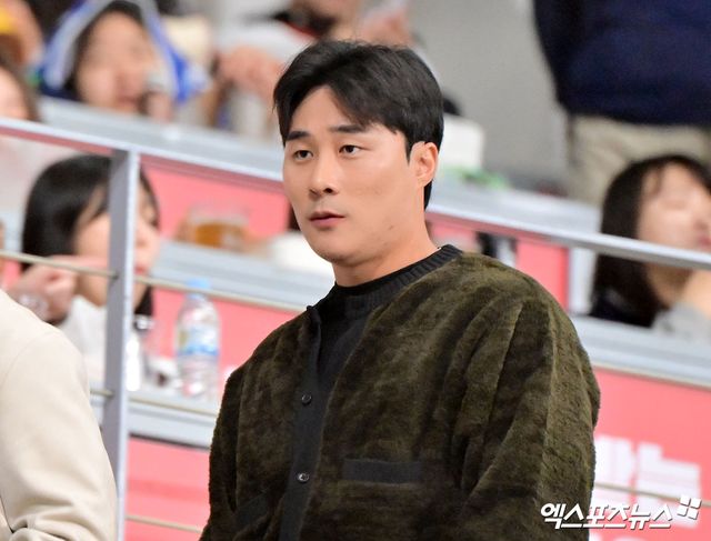 코리안리거 김하성이 원소속팀 애틀랜타 브레이브스와 1년 2000만 달러(약 294억 5000만원) 규모 계약을 체결했다. 2026시즌 종료 후 다시 자유계약(FA) 시장에 나오기 위해 재수를 택한 셈이다. 엑스포츠뉴스 DB