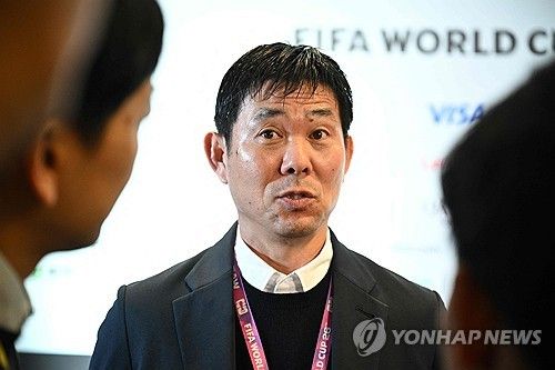 홍명보 감독이 이끄는 대한민국 축구 대표팀이 3월 유럽 원정길에 유럽 한 팀, 그리고 아프리카 한 팀과 만날 전망이다.&nbsp; 다만 일본이 추진 중인 것처럼 유럽 두 팀과의 평가전에는 실패해 아쉬움이 남을 수 있다.&nbsp; 아랍 매체 윈윈스포츠가 지난 15일(한국시간) 튀니지 국가대표팀이 다가오는 2026 국제축구연맹(FIFA) 북중미 월드컵(캐나다-미국-멕시코 공동 개최)을 앞두고 두 개의 큰 팀을 상대할 거라며 한국과 캐나다를 언급해 보도했다.&nbsp;연합뉴스