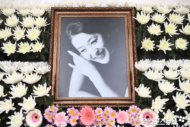 故 윤석화 빈소