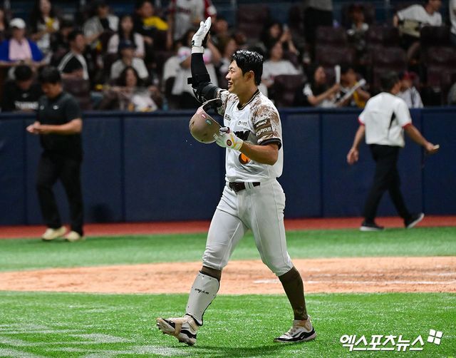 미국 메이저리그 공식 홈페이지 MLB닷컴이 20일(한국시간) 송성문이 샌디에이고 파드리스와 계약에 합의했다는 소식을 전했다. 사진 엑스포츠뉴스 DB