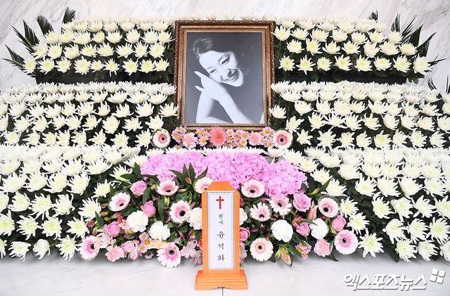 故 윤석화 빈소