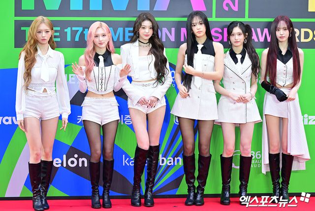 (왼쪽부터) 레이, 가을, 장원영, 안유진, 이서, 리즈.