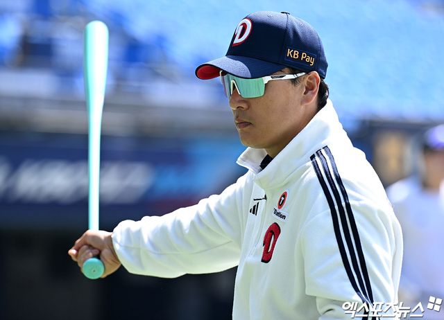 최근 일본프로야구(NPB) 요미우리 자이언츠의 1군 타격코치로 부임한 이승엽 전 두산 베어스 감독이 고향팀 삼성 라이온즈와 적으로 맞선다. 일본 매체 '스포츠 호치'에 따르면, 요미우리는 2026년 2월 28일 삼성과 스프링캠프 연습경기를 치른다. 엑스포츠뉴스 DB