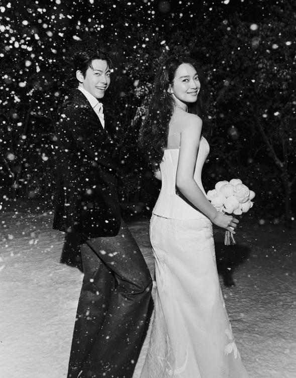 김우빈 신민아 웨딩사진