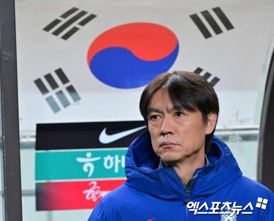 대한축구협회(KFA)의 2026년 예산안이 정해졌다. 대한축구협회의 발표에 따르면 대한축구협회의 2026년 예산은 총 약 1387억원이다. 내년 열리는 2026 국제축구연맹(FIFA) 북중미 월드컵을 고려해 대표팀 강화 예산에는 320억이 투입될 예정이며, 대한축구협회가 주관하는 대회인 코리아컵은 내년부터 추춘제로 운영된다. 사진 엑스포츠뉴스DB