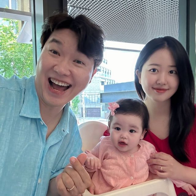 박수홍, 김다예, 재이 가족사진