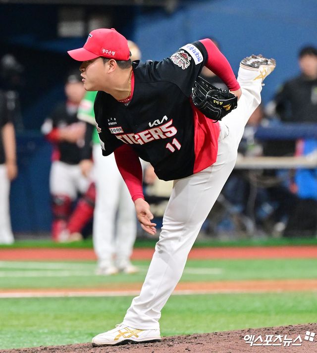 7일 오후 서울 구로구 고척스카이돔에서 열린 '2025 신한 SOL Bank KBO리그' KIA 타이거즈와 키움 히어로즈의 경기, 8회말 1사 KIA 조상우가 공을 힘차게 던지고 있다. 엑스포츠뉴스 DB