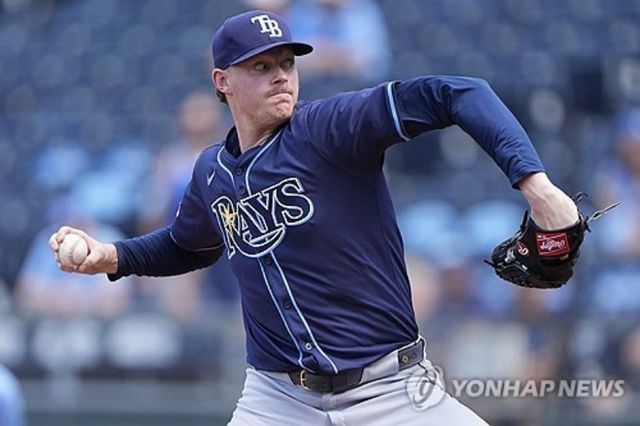 마이애미 말린스가 우완투수 페어뱅크스와 1년 총액 1300만 달러(약 188억원) 계약에 합의했다. 이번 계약에는 계약금 100만 달러, 등판 수에 따른 인센티브 100만 달러가 포함됐다. 만약 마이애미가 페어뱅크스를 트레이드할 경우에는 보너스 50만 달러를 지급한다. AP 연합뉴스