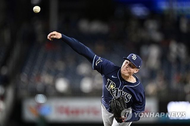 마이애미 말린스가 우완투수 페어뱅크스와 1년 총액 1300만 달러(약 188억원) 계약에 합의했다. 이번 계약에는 계약금 100만 달러, 등판 수에 따른 인센티브 100만 달러가 포함됐다. 만약 마이애미가 페어뱅크스를 트레이드할 경우에는 보너스 50만 달러를 지급한다. AP 연합뉴스