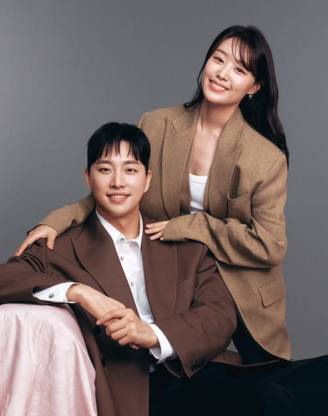 송지은, 박위 동반 프로필