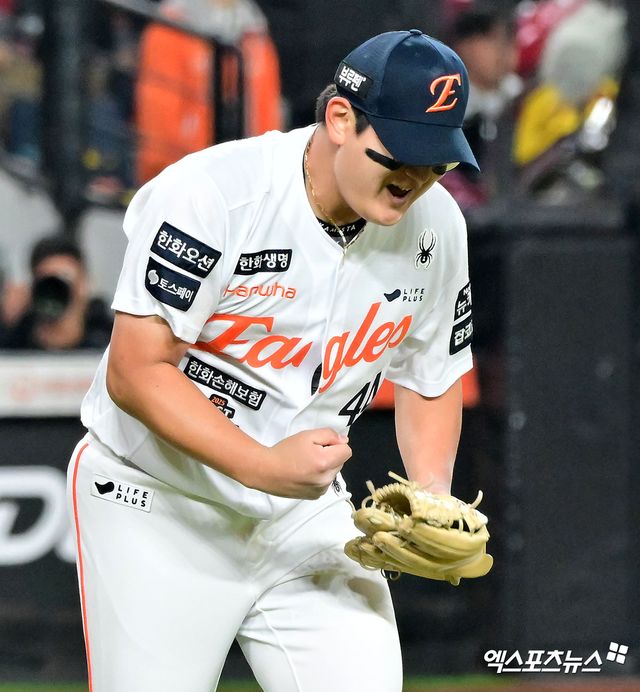 30일 오후 대전 한화생명 볼파크에서 열린 '2025 신한 SOL Bank KBO 한국시리즈' LG 트윈스와 한화 이글스의 4차전 경기, 8회초 수비를 마친 한화 김서현이 포효하고 있다. 엑스포츠뉴스 DB