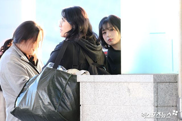 베몬 아현 '장난스럽게 빼꼼'