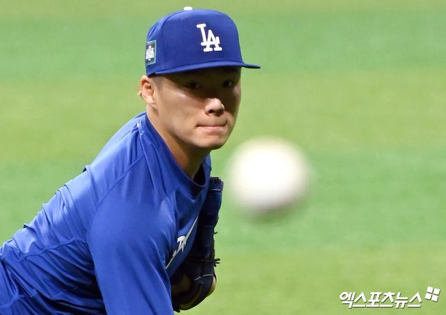 16일 오후 서울 구로구 고척스카이돔에서 '2024 메이저리그 월드투어 서울 시리즈' LA 다저스 공식 훈련이 진행됐다. LA 다저스 야마모토 요시노부가 훈련에 임하고 있다. 엑스포츠뉴스 DB