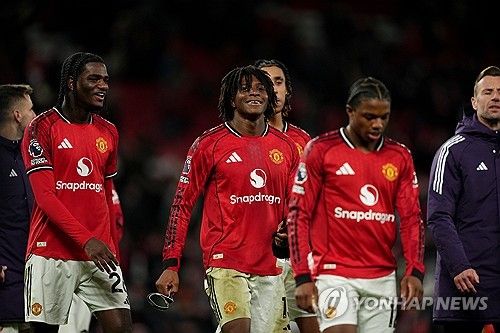 맨체스터 유나이티드가 주축 선수들의 줄부상과 대표팀 차출이라는 최악의 악재 속에서도 귀중한 승리를 챙기며 상위권 도약에 성공했다. 지난 2월 맨유 유니폼을 입은 덴마크 출신 윙어 도르구의 공식전 38경기 만에 터진 EPL 데뷔골로 뉴캐슬 유나이티드를 1-0으로 꺾었다. 연합뉴스