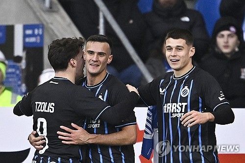 감독 경질이라는 어수선한 분위기도 한국 국가대표 스트라이커 오현규의 입지를 흔들지는 못했다. 오현규가 시즌 3호 도움을 올리며 변함없는 주전 경쟁력을 과시했다. 벨기에 헹크의 세게카 아레나에서 열린 2025-2026시즌 주필러 프로리그 20라운드 클뤼프 브뤼허와의 홈 경기에 선발 출격해 공격 포인트를 기록했다. 연합뉴스