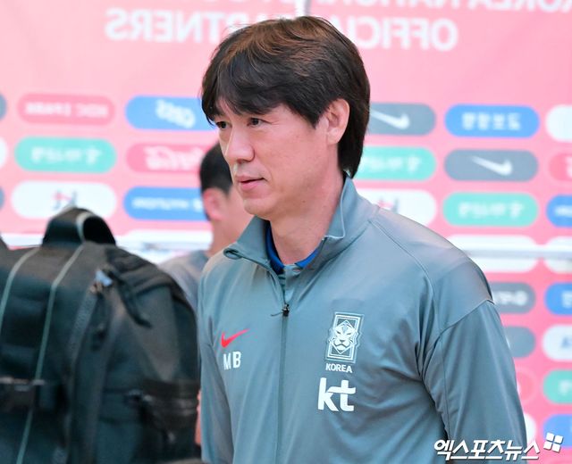 대한민국 축구 국가대표팀이 반드시 잡아야 할 남아프리카공화국의 치명적인 약점이 드러났다. 수적 우세 속에서도 득점을 올리지 못하는 답답한 결정력과 선제 실점 후 무너지는 경기 운영 능력이 그대로 노출됐다. 엑스포츠뉴스DB