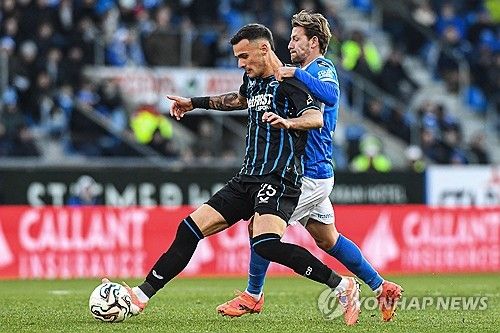 감독 경질이라는 어수선한 분위기도 한국 국가대표 스트라이커 오현규의 입지를 흔들지는 못했다. 오현규가 시즌 3호 도움을 올리며 변함없는 주전 경쟁력을 과시했다. 벨기에 헹크의 세게카 아레나에서 열린 2025-2026시즌 주필러 프로리그 20라운드 클뤼프 브뤼허와의 홈 경기에 선발 출격해 공격 포인트를 기록했다. 연합뉴스