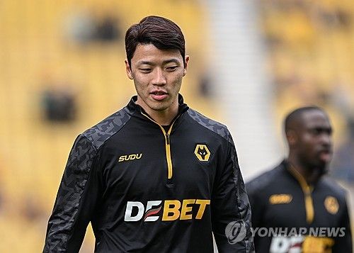 손흥민이 떠난 잉글리시 프리미어리그(EPL)에서 유일한 주전급 선수로 남은 황희찬마저 다음 시즌에는 볼 수 없을지도 모른다. 소속팀 울버햄프턴 원더러스가 끝이 보이지 않는 연패의 늪에 빠지며 강등이 현실화되고 있기 때문이다.&nbsp;연합뉴스