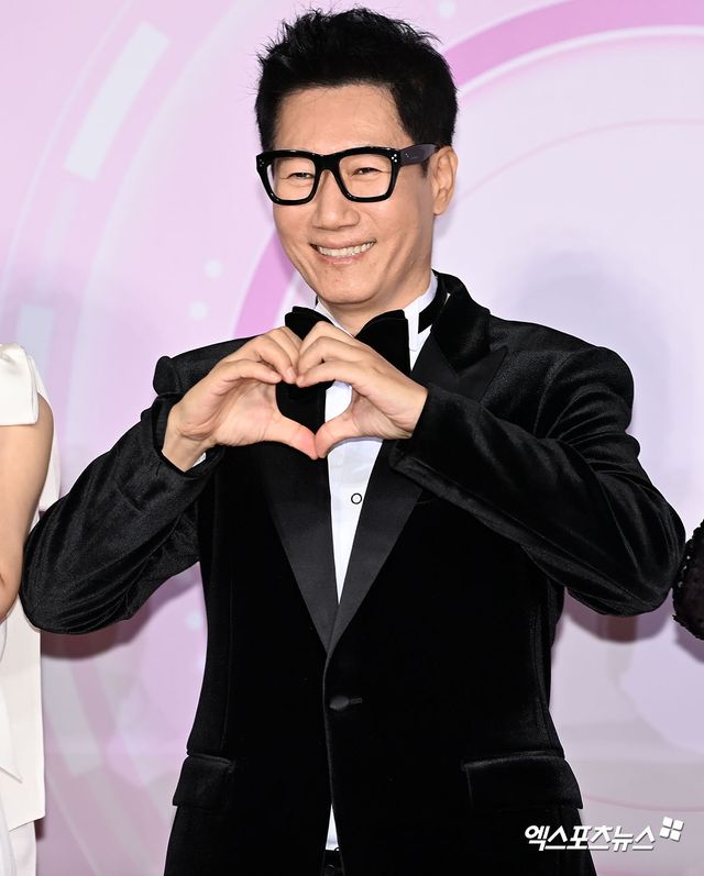 지석진.