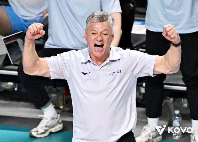 헤난 달 조토 감독이 이끄는 대한항공은 28일 서울 장충체육관에서 열린 도드람 2025-2026 V리그 남자부 3라운드 우리카드와의 원정 경기에서 세트 스코어 3-1(25-21 25-22 23-25 25-22)로 이겼다. 사진 한국배구연맹