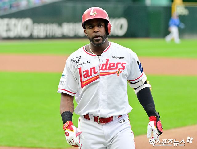 SSG 랜더스가 29일 외국인 타자 기예르모 에레디아와 총액 130만 달러(약 18억 6000만 원)의 조건에 재계약을 체결했다고 밝혔다. 4년 연속 KBO리그 무대를 누비게 됐다. 사진 엑스포츠뉴스 DB
