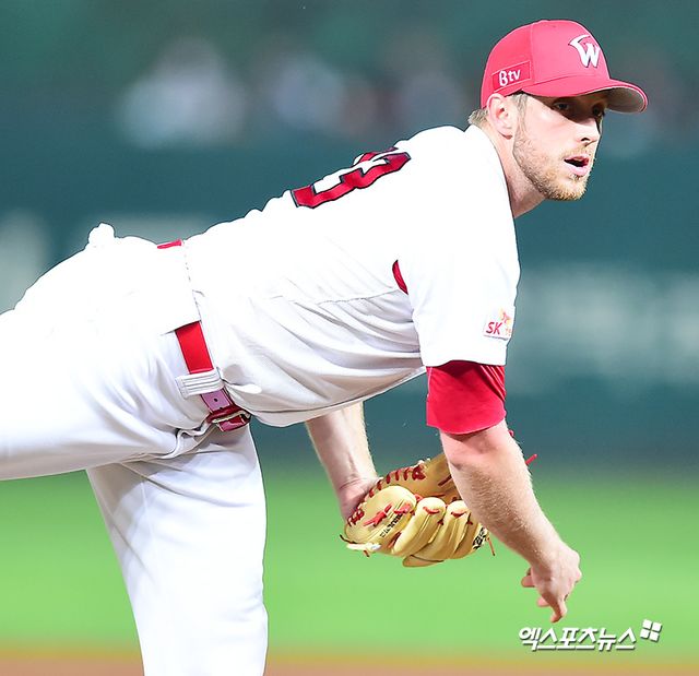 과거 SK 와이번스 소속으로 활약했던 메릴 켈리(애리조나 다이아몬드백스)는 빅리그 경력 없이 KBO리그 성적을 바탕으로 메이저리그에 진출했다. 최근 휴스턴 애스트로스와 계약한 한화 이글스 출신 라이언 와이스 역시 독립리그 신화를 쓰며 그 역시를 이었다. 엑스포츠뉴스 DB