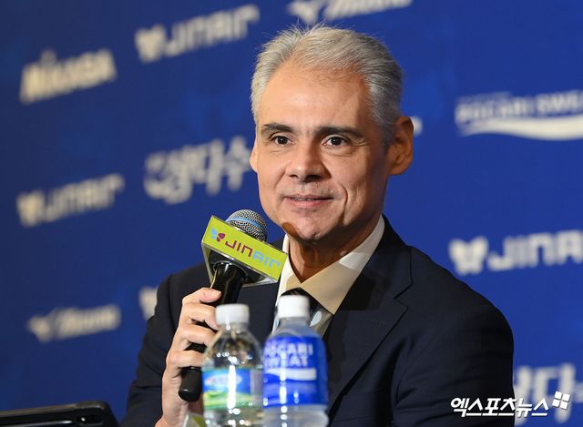 KB손해보험이 30일 레오나르도 아폰소 감독의 자진 사퇴를 공식 발표했다. 사진 엑스포츠뉴스 DB