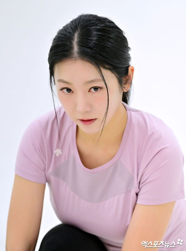 KLPGA 안소현 프로가 포즈를 취하고 있다.