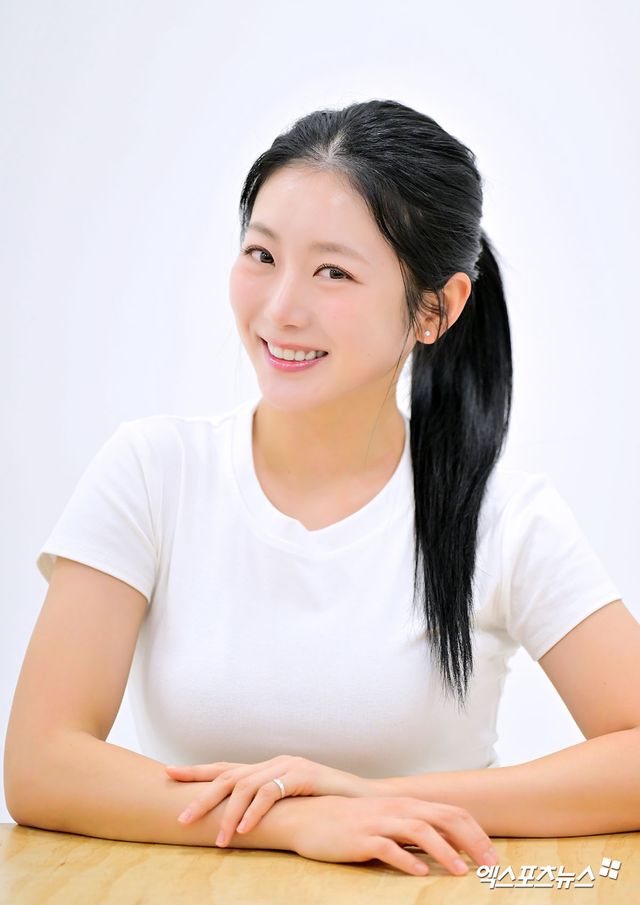 KLPGA 안소현 프로가 포즈를 취하고 있다.