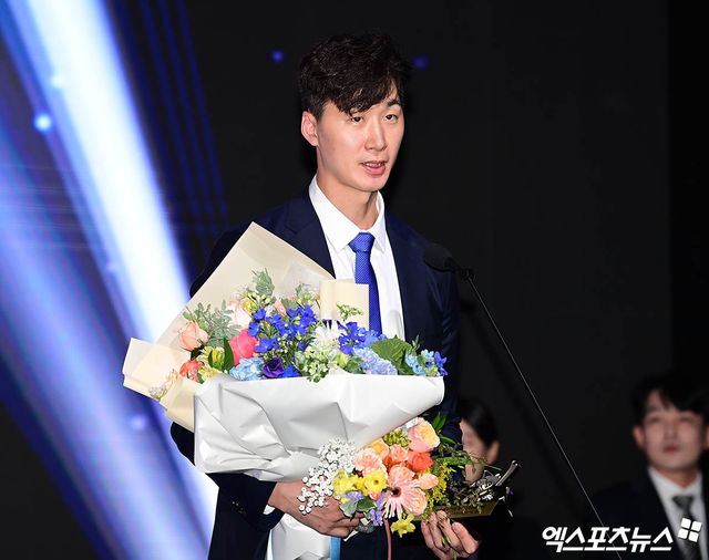 V리그의 레전드 박철우 코치가 마우리시오 파에스 감독과 계약을 해지한 남자 프로배구 우리카드의 감독 대행을 맡는다. 사진 엑스포츠뉴스 DB