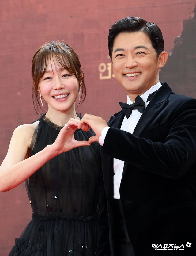 엄지원-안재욱, 엑스포츠뉴스 고아라 기자