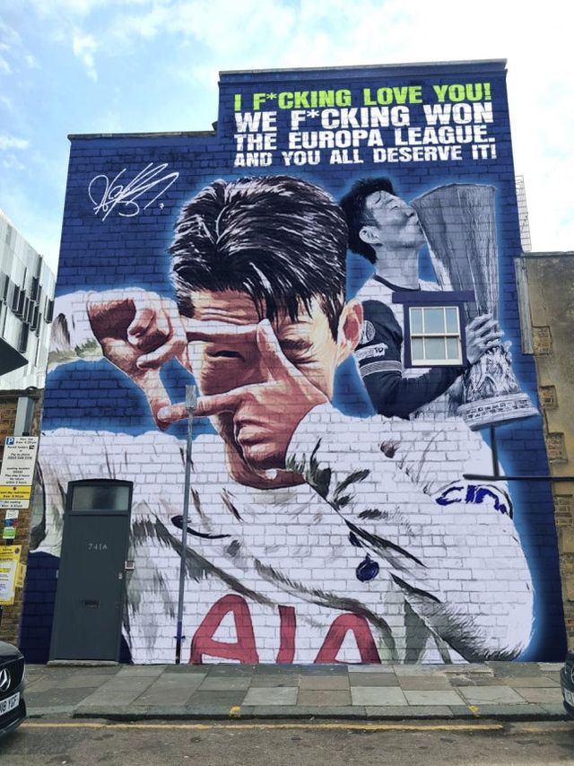 토트넘 홋스퍼는 3일 '쏘니가 집으로 돌아온다. 손흥민이 오는 10일 토트넘 홋스퍼 스타디움에서 열리는 슬라비아 프라하와의 2025-2026시즌 UEFA 챔피언스리그 리그페이즈 경기를 통해 구단을 떠난 뒤 처음으로 홈 팬들 앞에 서기 위해 돌아온다'고 발표했다. 이어 '손흥민은 지난 8월 서울에서 열린 뉴캐슬 유나이티드와의 친선 경기에서 토트넘 유니폼을 입고 한국 팬들 앞에서 마지막 경기를 소화했다. 그래서 런던에서 다시 인사하기를 원했다'고 설명했다. SNS