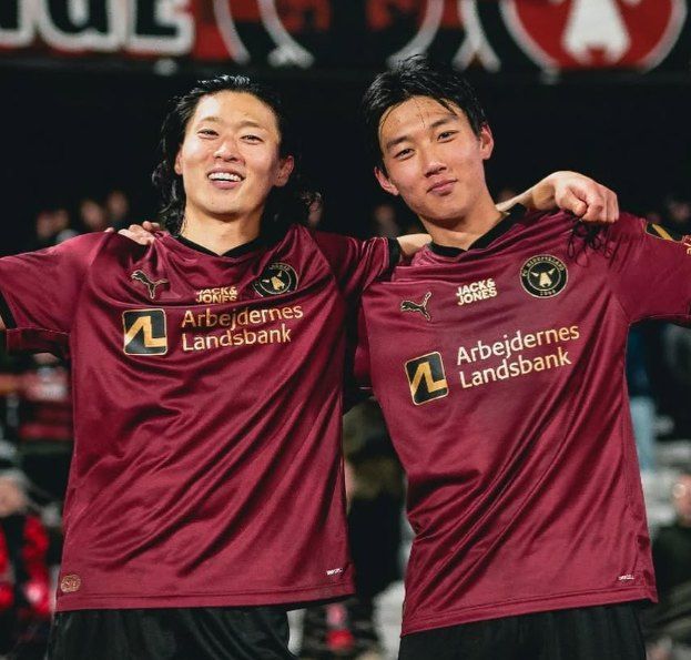 미트윌란은 5일(한국시간) 덴마크 미트윌란에 위치한 MCH 아레나에서 열린 노르셀란과의 2025-2026 덴마크컵 8강 1차전에서 5-1 대승을 거뒀다. 이날 선발로 출전한 조규성과 이한범은 풀타임을 소화했을 뿐만 아니라 공격포인트를 기록했다. 이한범의 전반 34분 헤더 패스로 팀의 선제골을 도우며 시즌 2호 도움을 기록했다. 조규성은 전반 41분 헤더 슈팅으로 시즌 5호골을 터트렸고 후반전엔 페널티킥을 유도해 팀의 4번째 득점에 기여했다. 조규성 SNS