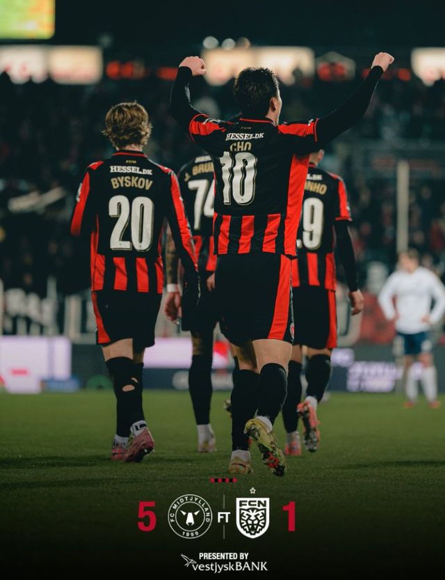 미트윌란은 5일(한국시간) 덴마크 미트윌란에 위치한 MCH 아레나에서 열린 노르셀란과의 2025-2026 덴마크컵 8강 1차전에서 5-1 대승을 거뒀다. 이날 선발로 출전한 조규성과 이한범은 풀타임을 소화했을 뿐만 아니라 공격포인트를 기록했다. 이한범의 전반 34분 헤더 패스로 팀의 선제골을 도우며 시즌 2호 도움을 기록했다. 조규성은 전반 41분 헤더 슈팅으로 시즌 5호골을 터트렸고 후반전엔 페널티킥을 유도해 팀의 4번째 득점에 기여했다. 미트윌란 SNS