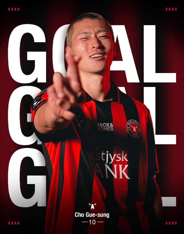 미트윌란은 5일(한국시간) 덴마크 미트윌란에 위치한 MCH 아레나에서 열린 노르셀란과의 2025-2026 덴마크컵 8강 1차전에서 5-1 대승을 거뒀다. 이날 선발로 출전한 조규성과 이한범은 풀타임을 소화했을 뿐만 아니라 공격포인트를 기록했다. 이한범의 전반 34분 헤더 패스로 팀의 선제골을 도우며 시즌 2호 도움을 기록했다. 조규성은 전반 41분 헤더 슈팅으로 시즌 5호골을 터트렸고 후반전엔 페널티킥을 유도해 팀의 4번째 득점에 기여했다. 미트윌란 SNS