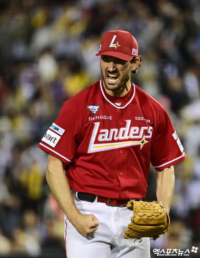 지난해와 올해 SSG 랜더스 소속으로 KBO리그 무대를 누빈 앤더슨이 미국으로 돌아간다. 6일 미국 매체 디애슬레틱에 따르면, 앤더슨은 미국 메이저리그(MLB) 디트로이트 타이거즈와 1년 보장 계약에 합의했다. 해당 계약에는 2027년 구단 옵션이 포함됐다. 엑스포츠뉴스 DB