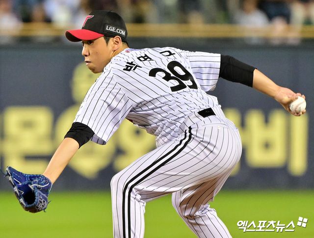 지난 9월 11일 오후 서울 송파구 잠실야구장에서 열린 '2025 신한 SOL Bank KBO리그' KT 위즈와 LG 트윈스의 경기, 9회초 LG 박명근이 공을 힘차게 던지고 있다. 엑스포츠뉴스 DB