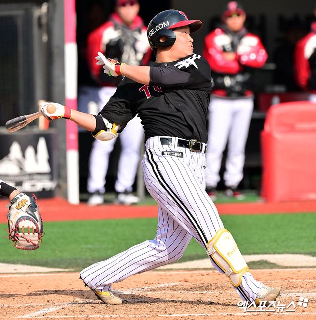 LG 트윈스 올해 신인 타자 박관우가 2026년 4월 상무야구단에 입대한다. 박관우는 정규시즌 39경기 타율 0.264(53타수 14안타) 2홈런 13타점 OPS 0.725의 성적을 바탕으로 LG의 한국시리즈 엔트리에 승선했다. 엑스포츠뉴스 DB