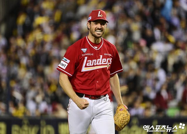 2024년과 올해 SSG 랜더스 소속으로 KBO리그 무대를 누빈 드류 앤더슨이 미국 메이저리그(MLB) 디트로이트 타이거즈와 1+1년 1700만 달러(약 250억원)에 계약했다. 미국 현지에서는 앤더슨이 팀 내 젊은 투수들과 선발 자리를 놓고 경쟁을 펼칠 것으로 내다보고 있다. 엑스포츠뉴스 DB