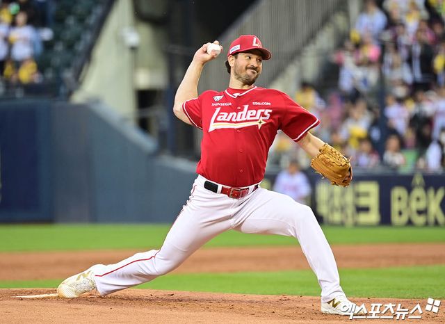 2024년과 올해 SSG 랜더스 소속으로 KBO리그 무대를 누빈 드류 앤더슨이 미국 메이저리그(MLB) 디트로이트 타이거즈와 1+1년 1700만 달러(약 250억원)에 계약했다. 미국 현지에서는 앤더슨이 팀 내 젊은 투수들과 선발 자리를 놓고 경쟁을 펼칠 것으로 내다보고 있다. 엑스포츠뉴스 DB