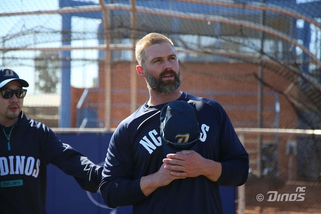 NC 내야수 데이비슨은 5kg를 감량했다. 타석과 주루에서 더욱 공격적인 야구를 펼치고자 몸 상태를 끌어올렸다. NC 다이노스