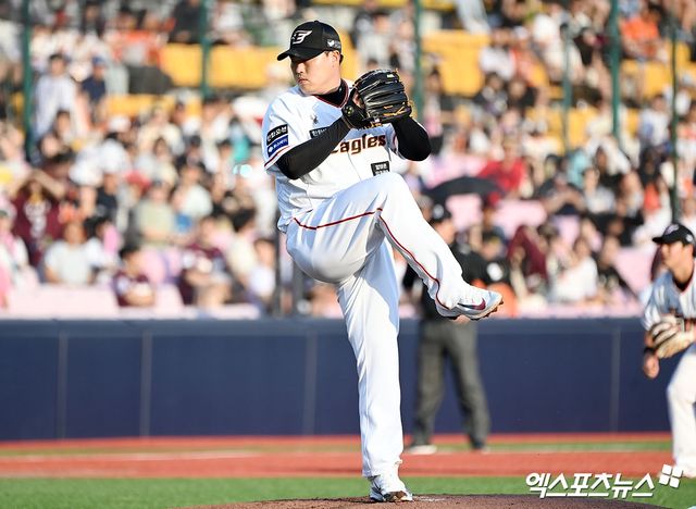 한화 투수 류현진은 2025시즌을 완벽하게 준비하고 있다. 지난해 계약 체결이 늦어져 시즌 준비가 늦었지만, 올해는 차근차근 단계를 밟아가며 다가올 시즌 기대감을 높이고 있다. 엑스포츠뉴스 DB