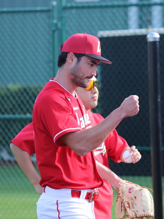 SSG 투수 화이트는 1일 스프링캠프 첫 불펜 투구에 나섰다. 60% 상태로 공을 던졌으며 다가올 시즌을 대비해 몸 상태를 점점 끌어올리려 한다. SSG 랜더스