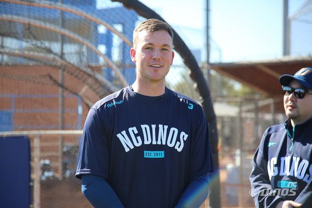 NC 투수 톰슨은 최고 시속 159㎞의 빠른 공이 주무기다. 여기에 변화구 구사 능력도 우수해 많은 기대를 받고 있다. NC 다이노스