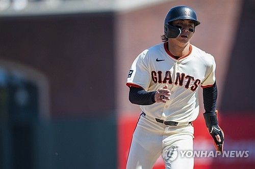 미국 메이저리그 샌프란시스코 자이언츠 외야수 이정후가 지난 시즌 경기 도중 주루하고 있다. AP/연합뉴스