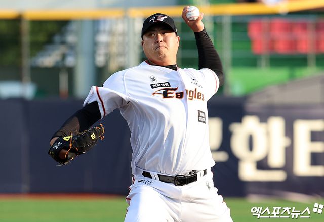 한화 투수 류현진은 2025시즌을 완벽하게 준비하고 있다. 지난해 계약 체결이 늦어져 시즌 준비가 늦었지만, 올해는 차근차근 단계를 밟아가며 다가올 시즌 기대감을 높이고 있다. 엑스포츠뉴스 DB