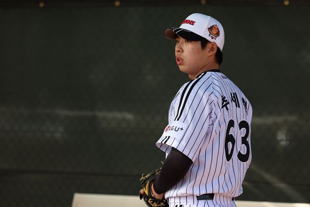 LG 기대주 추세현은 투수로 다가올 2025시즌을 맞이한다. 고교 시절 투타 모두에서 재능을 뽐냈던 그는 투수로서 LG 마운드에 큰 힘이 되려 한다. 스프링캠프 기간 구속도 148.1㎞까지 나와 눈길을 끌고 있다. LG 트윈스